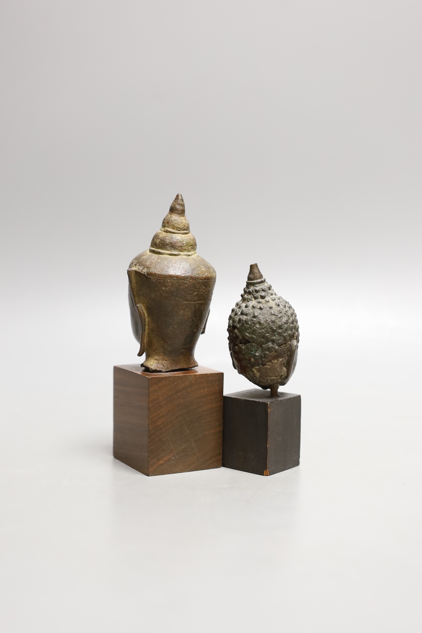 Two early Thai bronze heads of Buddha, tallest 14cm